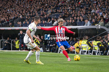 2024-02-04 - Antoine Griezmann of Atletico Madrid seen in action with the ball during the La Liga EA Sports 2023/24 football match between Real Madrid vs Atletico Madrid at Santiago Bernabeu stadium in Madrid, Spain. - REAL MADRID VS ATLETICO MADRID - SPANISH LA LIGA - SOCCER