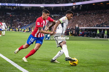 2024-02-04 - Rodrygo Silva de Goes of Real Madrid seen in action with the ball against Nahuel Molina of Atletico Madrid during the La Liga EA Sports 2023/24 football match between Real Madrid vs Atletico Madrid at Santiago Bernabeu stadium in Madrid, Spain. - REAL MADRID VS ATLETICO MADRID - SPANISH LA LIGA - SOCCER