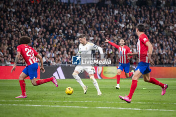 2024-02-04 - Federico Valverde of Real Madrid seen in action with the ball during the La Liga EA Sports 2023/24 football match between Real Madrid vs Atletico Madrid at Santiago Bernabeu stadium in Madrid, Spain. - REAL MADRID VS ATLETICO MADRID - SPANISH LA LIGA - SOCCER