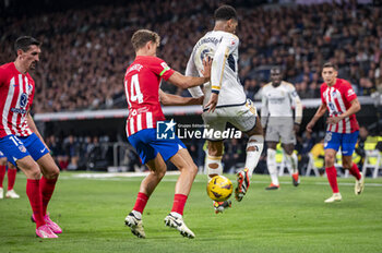 2024-02-04 - Jude Bellingham of Real Madrid seen in action with the ball during the La Liga EA Sports 2023/24 football match between Real Madrid vs Atletico Madrid at Santiago Bernabeu stadium in Madrid, Spain. - REAL MADRID VS ATLETICO MADRID - SPANISH LA LIGA - SOCCER