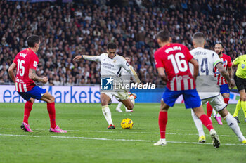 2024-02-04 - Jude Bellingham of Real Madrid seen in action with the ball during the La Liga EA Sports 2023/24 football match between Real Madrid vs Atletico Madrid at Santiago Bernabeu stadium in Madrid, Spain. - REAL MADRID VS ATLETICO MADRID - SPANISH LA LIGA - SOCCER