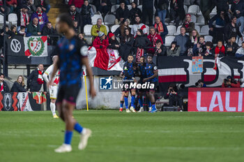 2024-02-05 - Sevilla players seen celebrating the goal of Yousseff En Nesyri during the La Liga EA Sports 2023/24 football match between Rayo Vallecano vs Sevilla at Estadio Vallecas in Madrid, Spain. - RAYO VALLECANO VS SEVILLA - SPANISH LA LIGA - SOCCER