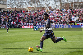 2024-02-18 - Vinicius Junior of Real Madrid seen in action with the ball during the La Liga EA Sports 2023/24 football match between Rayo Vallecano vs Real Madrid at Estadio Vallecas in Madrid, Spain. - RAYO VALLECANO VS REAL MADRID - SPANISH LA LIGA - SOCCER