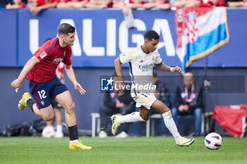 2024-03-16 - Jesus Areso of CA Osasuna competes for the ball with Rodrygo Goes of Real Madrid CF during the Spanish championship La Liga football match between CA Osasuna and Real Madrid CF on March 16, 2024 at San Mames stadium in Pamplona, Spain - FOOTBALL - SPANISH CHAMP - OSASUNA V REAL MADRID - SPANISH LA LIGA - SOCCER