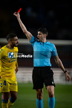2024-03-30 - The referee shows a red card during a La Liga EA Sports match between FC Barcelona and UD Las Palmas at Estadi Olimpic Lluis Companys, in Barcelona, ,Spain on March 30, 2024. Photo by Felipe Mondino - FC BARCELONA - UD LAS PALMAS - SPANISH LA LIGA - SOCCER
