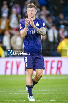 2024-03-31 - Toni Kroos of Real Madrid seen applauding to the fans during the La Liga EA Sports 2023/24 football match between Real Madrid vs Athletic Club Bilbao at Santiago Bernabeu stadium in Madrid, Spain. - REAL MADRID VS ATHLETIC CLUB BILBAO - SPANISH LA LIGA - SOCCER