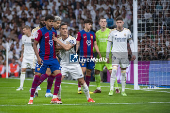 2024-04-21 - MADRID, SPAIN - APRIL 21: Lamine Yamal of FC Barcelona (L) and Lucas Vazquez of Real Madrid (R) seen during the La Liga EA Sports 2023/24 football match between Real Madrid vs FC Barcelona at Estadio Santiago Bernabeu on April 21, 2024 in Madrid, Spain. - REAL MADRID VS FC BARCELONA - SPANISH LA LIGA - SOCCER