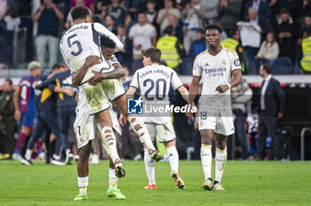 2024-04-21 - MADRID, SPAIN - APRIL 21: Real Madrid players (from L to R) Jude Bellingham, Vinicius Junior and Aurelien Tchouameni seen celebrating the victory at the end of the La Liga EA Sports 2023/24 football match between Real Madrid vs FC Barcelona at Estadio Santiago Bernabeu on April 21, 2024 in Madrid, Spain. - REAL MADRID VS FC BARCELONA - SPANISH LA LIGA - SOCCER