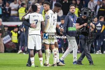 2024-04-21 - MADRID, SPAIN - APRIL 21: Carlo Ancelotti, coach of Real Madrid and Real Madrid players (from L to R) Jude Bellingham, Vinicius Junior and Aurelien Tchouameni seen celebrating the victory at the end of the La Liga EA Sports 2023/24 football match between Real Madrid vs FC Barcelona at Estadio Santiago Bernabeu on April 21, 2024 in Madrid, Spain. - REAL MADRID VS FC BARCELONA - SPANISH LA LIGA - SOCCER