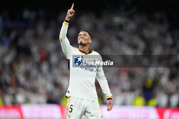 2024-04-21 - Jude Bellingham of Real Madrid celebrates the 3-2 victory during the Spanish championship La Liga football match between Real Madrid and FC Barcelona on April 21, 2024 at Santiago Bernabeu stadium in Madrid, Spain - FOOTBALL - SPANISH CHAMP - REAL MADRID V FC BARCELONA - SPANISH LA LIGA - SOCCER