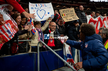 2024-04-27 - Witsel (Atletico de Madrid) give his shirt to a fan during a La Liga EA Sports match between Atetico de Madrid and Athletic Club de Bilbao at Civitas Metropolitano, in Madrid, ,Spain on April 27, 2024. Photo by Felipe Mondino - ATLETICO DE MADRID - ATHLETIC CLUB DE BILBAO - SPANISH LA LIGA - SOCCER