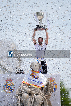 2024-05-12 - Nacho Fernandez celebrates on top of the fountain with the trophy during the celebration of Real Madrid at Plaza de Cibeles for their 36th Championship Title of the Spanish League on May 12, 2024 in Madrid, Spain - FOOTBALL - REAL MADRID CELEBRATES SPANISH LEAGUE TITLE - SPANISH LA LIGA - SOCCER