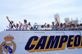2024-05-12 - Players of Real Madrid celebrate as they arrive on a bus on the Plaza Cibeles square during the celebration of Real Madrid at Plaza de Cibeles for their 36th Championship Title of the Spanish League on May 12, 2024 in Madrid, Spain - FOOTBALL - REAL MADRID CELEBRATES SPANISH LEAGUE TITLE - SPANISH LA LIGA - SOCCER
