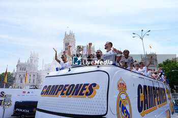 2024-05-12 - Players of Real Madrid celebrate as they arrive on a bus on the Plaza Cibeles square during the celebration of Real Madrid at Plaza de Cibeles for their 36th Championship Title of the Spanish League on May 12, 2024 in Madrid, Spain - FOOTBALL - REAL MADRID CELEBRATES SPANISH LEAGUE TITLE - SPANISH LA LIGA - SOCCER