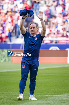 2024-05-19 - Oscar Ortega, athletic trainer of Atletico Madrid, receives a tribute from the players and fans in his last match as athletic trainer of Atletico Madrid during the La Liga EA Sports 2023/24 football match between Atletico Madrid vs CA Osasuna at Estadio Metropolitano on May 19, 2024 in Madrid, Spain. - ATLETICO MADRID VS CA OSASUNA - SPANISH LA LIGA - SOCCER