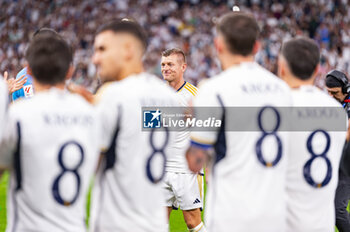 2024-05-25 - Toni Kroos of Real Madrid (C) during the tribute of his teammates during the La Liga EA Sports 2023/24 football match between Real Madrid vs Real Betis at Estadio Santiago Bernabeu on May 25, 2024 in Madrid, Spain. - REAL MADRID VS REAL BETIS - SPANISH LA LIGA - SOCCER