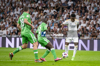 2024-05-25 - Vinicius Junior of Real Madrid (R) in action with the ball during the La Liga EA Sports 2023/24 football match between Real Madrid vs Real Betis at Estadio Santiago Bernabeu on May 25, 2024 in Madrid, Spain. - REAL MADRID VS REAL BETIS - SPANISH LA LIGA - SOCCER