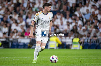 2024-05-25 - Federico Valverde of Real Madrid in action with the ball during the La Liga EA Sports 2023/24 football match between Real Madrid vs Real Betis at Estadio Santiago Bernabeu on May 25, 2024 in Madrid, Spain. - REAL MADRID VS REAL BETIS - SPANISH LA LIGA - SOCCER