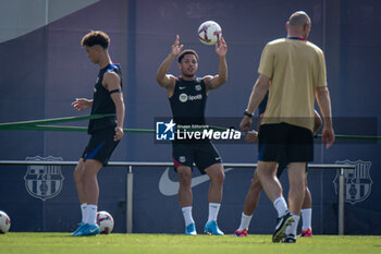 2024-07-19 - Vitor Roque (FC Barcelona) controls the ball during a FC Barcelona training session at Ciutat Esportiva Joan Gamper in Barcelona, Spain, on July 19 2024. Photo by Felipe Mondino - FC BARCLEONA TRAINING SESSION - SPANISH LA LIGA - SOCCER