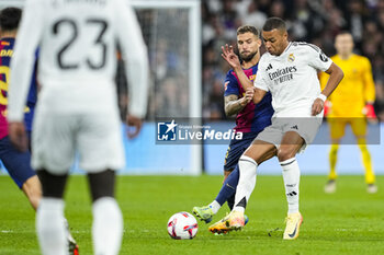 2024-10-26 - Kylian Mbappe of Real Madrid and Inigo Martinez of FC Barcelona during the Spanish championship La Liga football match between Real Madrid CF and FC Barcelona on 26 October 2024 at Santiago Bernabeu stadium in Madrid, Spain - FOOTBALL - SPANISH CHAMP - REAL MADRID V FC BARCELONA - SPANISH LA LIGA - SOCCER