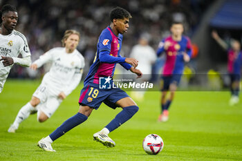 2024-10-26 - Lamine Yamal of FC Barcelona during the Spanish championship La Liga football match between Real Madrid CF and FC Barcelona on 26 October 2024 at Santiago Bernabeu stadium in Madrid, Spain - FOOTBALL - SPANISH CHAMP - REAL MADRID V FC BARCELONA - SPANISH LA LIGA - SOCCER