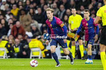 2024-10-26 - Frenkie de Jong of FC Barcelona during the Spanish championship La Liga football match between Real Madrid CF and FC Barcelona on 26 October 2024 at Santiago Bernabeu stadium in Madrid, Spain - FOOTBALL - SPANISH CHAMP - REAL MADRID V FC BARCELONA - SPANISH LA LIGA - SOCCER