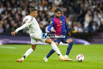 2024-10-26 - Kylian Mbappe of Real Madrid and Lamine Yamal of FC Barcelona during the Spanish championship La Liga football match between Real Madrid CF and FC Barcelona on 26 October 2024 at Santiago Bernabeu stadium in Madrid, Spain - FOOTBALL - SPANISH CHAMP - REAL MADRID V FC BARCELONA - SPANISH LA LIGA - SOCCER