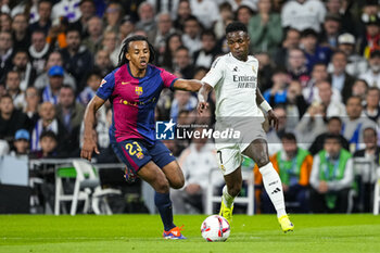 2024-10-26 - Jules Kounde of FC Barcelona and Vinicius Junior of Real Madrid during the Spanish championship La Liga football match between Real Madrid CF and FC Barcelona on 26 October 2024 at Santiago Bernabeu stadium in Madrid, Spain - FOOTBALL - SPANISH CHAMP - REAL MADRID V FC BARCELONA - SPANISH LA LIGA - SOCCER