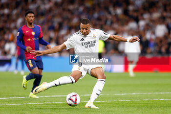 2024-10-26 - Kylian Mbappe of Real Madrid during the Spanish championship La Liga football match between Real Madrid CF and FC Barcelona on 26 October 2024 at Santiago Bernabeu stadium in Madrid, Spain - FOOTBALL - SPANISH CHAMP - REAL MADRID V FC BARCELONA - SPANISH LA LIGA - SOCCER