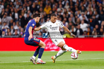 2024-10-26 - Kylian Mbappe of Real Madrid during the Spanish championship La Liga football match between Real Madrid CF and FC Barcelona on 26 October 2024 at Santiago Bernabeu stadium in Madrid, Spain - FOOTBALL - SPANISH CHAMP - REAL MADRID V FC BARCELONA - SPANISH LA LIGA - SOCCER