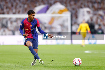 2024-10-26 - Lamine Yamal of FC Barcelona during the Spanish championship La Liga football match between Real Madrid CF and FC Barcelona on 26 October 2024 at Santiago Bernabeu stadium in Madrid, Spain - FOOTBALL - SPANISH CHAMP - REAL MADRID V FC BARCELONA - SPANISH LA LIGA - SOCCER