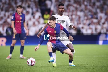 2024-10-26 - Spanish La Liga EA Sports soccer match Real Madrid vs FC Barcelona at Santiago Bernabeu stadium in Madrid, Spain 26 October 2024 Vinicius Jr and Marc Casado 900/Cordon Press - LA LIGA: REAL MADRID VS FC BARCELONA - SPANISH LA LIGA - SOCCER