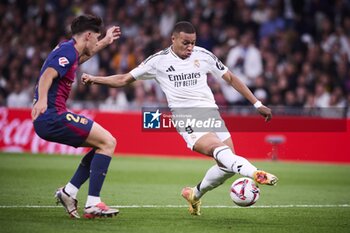 2024-10-26 - Spanish La Liga EA Sports soccer match Real Madrid vs FC Barcelona at Santiago Bernabeu stadium in Madrid, Spain 26 October 2024 Kylian Mbappe and Pau Cubarsi 900/Cordon Press - LA LIGA: REAL MADRID VS FC BARCELONA - SPANISH LA LIGA - SOCCER