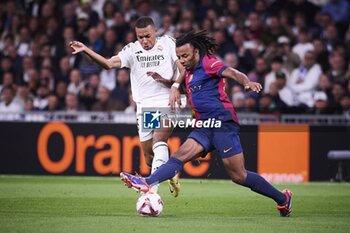 2024-10-26 - Spanish La Liga EA Sports soccer match Real Madrid vs FC Barcelona at Santiago Bernabeu stadium in Madrid, Spain 26 October 2024 Kylian Mbappe and Kounde 900/Cordon Press - LA LIGA: REAL MADRID VS FC BARCELONA - SPANISH LA LIGA - SOCCER