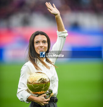 2024-11-03 - Aitana BONMATI of Barcelona is presented to the crowd as she displays her second Ballon d'Or trophy during the Spanish championship La Liga football match between FC Barcelona and RCD Espanyol de Barcelona on 3 November 2024 at Estadi Olimpic Lluis Companys in Barcelona, Spain - FOOTBALL - SPANISH CHAMP - BARCELONA V ESPANYOL - SPANISH LA LIGA - SOCCER