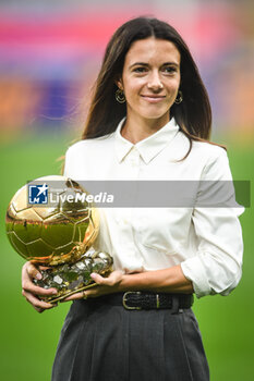 2024-11-03 - Aitana BONMATI of Barcelona is presented to the crowd as she displays her second Ballon d'Or trophy during the Spanish championship La Liga football match between FC Barcelona and RCD Espanyol de Barcelona on 3 November 2024 at Estadi Olimpic Lluis Companys in Barcelona, Spain - FOOTBALL - SPANISH CHAMP - BARCELONA V ESPANYOL - SPANISH LA LIGA - SOCCER