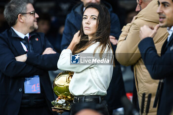 2024-11-03 - Aitana BONMATI of Barcelona is presented to the crowd as she displays her second Ballon d'Or trophy during the Spanish championship La Liga football match between FC Barcelona and RCD Espanyol de Barcelona on 3 November 2024 at Estadi Olimpic Lluis Companys in Barcelona, Spain - FOOTBALL - SPANISH CHAMP - BARCELONA V ESPANYOL - SPANISH LA LIGA - SOCCER