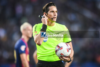 2024-11-03 - Referee Jose Luis MUNUERA MONTERO during the Spanish championship La Liga football match between FC Barcelona and RCD Espanyol de Barcelona on 3 November 2024 at Estadi Olimpic Lluis Companys in Barcelona, Spain - FOOTBALL - SPANISH CHAMP - BARCELONA V ESPANYOL - SPANISH LA LIGA - SOCCER