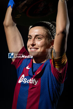 2024-05-10 - Alexia Putellas (FC Barcelona) shows Liga F trophy during Liga F match between FC Barcelona Fem and Ahtletic Club Fem at Estadi Johan Cruyff, in Barcelona, ,Spain on May 10, 2024. Photo by Felipe Mondino - FC BARCELONA FEM - ATHLETIC CLUB FEM - SPANISH PRIMERA DIVISION WOMEN - SOCCER