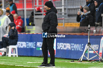 2024-01-07 - Alessandro Spugna coach of AS Roma during Women's Italian Supercup match between Juventus Women vs AS Roma Women on 7 January 2023 at the Stadio Giovanni Zini, Cremona - AS ROMA VS JUVENTUS FC - WOMEN SUPERCOPPA - SOCCER