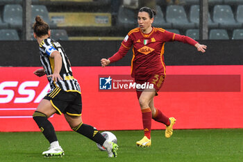 2024-01-07 - Di Guglielmo of Roma in action during Women's Italian Supercup match between Juventus Women vs AS Roma Women on 7 January 2023 at the Stadio Giovanni Zini, Cremona - AS ROMA VS JUVENTUS FC - WOMEN SUPERCOPPA - SOCCER