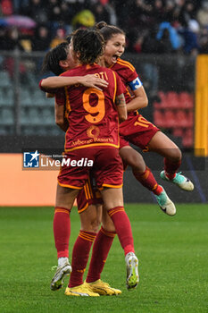 2024-01-07 - AS Roma Women celebrates first goal to make the score 1-1 during Women's Italian Supercup match between Juventus Women vs AS Roma Women on 7 January 2023 at the Stadio Giovanni Zini, Cremona - AS ROMA VS JUVENTUS FC - WOMEN SUPERCOPPA - SOCCER