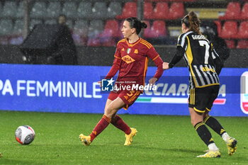 2024-01-07 - Di Guglielmo of AS Roma in action during Women's Italian Supercup match between Juventus Women vs AS Roma Women on 7 January 2023 at the Stadio Giovanni Zini, Cremona - AS ROMA VS JUVENTUS FC - WOMEN SUPERCOPPA - SOCCER