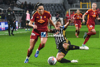 2024-01-07 - Boattin of Juventus contrast Viens of AS Roma during Women's Italian Supercup match between Juventus Women vs AS Roma Women on 7 January 2023 at the Stadio Giovanni Zini, Cremona - AS ROMA VS JUVENTUS FC - WOMEN SUPERCOPPA - SOCCER