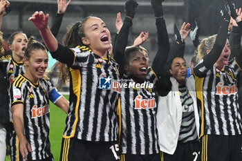 2024-01-07 - Juventus Women celebrates the victory after Women's Italian Supercup match between Juventus Women vs AS Roma Women on 7 January 2023 at the Stadio Giovanni Zini, Cremona - AS ROMA VS JUVENTUS FC - WOMEN SUPERCOPPA - SOCCER