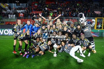 2024-01-07 - Juventus Women celebrate the victory of the Italian Super Cup - AS ROMA VS JUVENTUS FC - WOMEN SUPERCOPPA - SOCCER