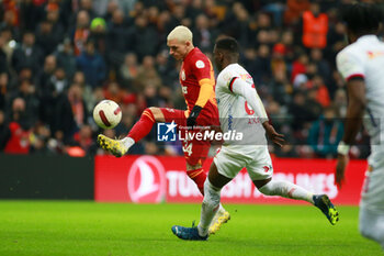 2024-01-15 - Torreira passing the ball during Galatasaray Kayserispor at the Rams Park in Istanbul, Turkey 15-01-2024 - GALATASARAY VS KAYSERISPOR - TURKISH SUPER LEAGUE - SOCCER