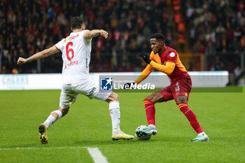 2024-01-15 - Zaha trying to pass the ball during Galatasaray Kayserispor at the Rams Park in Istanbul, Turkey 15-01-2024 - GALATASARAY VS KAYSERISPOR - TURKISH SUPER LEAGUE - SOCCER