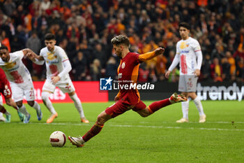2024-01-15 - Dries Mertens shooting the penalty during Galatasaray Kayserispor at the Rams Park in Istanbul, Turkey 15-01-2024 - GALATASARAY VS KAYSERISPOR - TURKISH SUPER LEAGUE - SOCCER