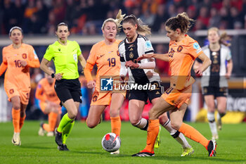 2024-02-28 - Wieke Kaptein of the Netherlands battle for possession with Jule Brand of Germany, and Dominique Janssen of the Netherlands during the UEFA Women's Nations League, third place football match between Netherlands and Germany on February 28, 2024 at Abe Lenstra Stadion in Heerenveen, Netherlands - FOOTBALL - WOMEN'S NATIONS LEAGUE - 3RD PLACE - NETHERLANDS V GERMANY - UEFA NATIONS LEAGUE - SOCCER